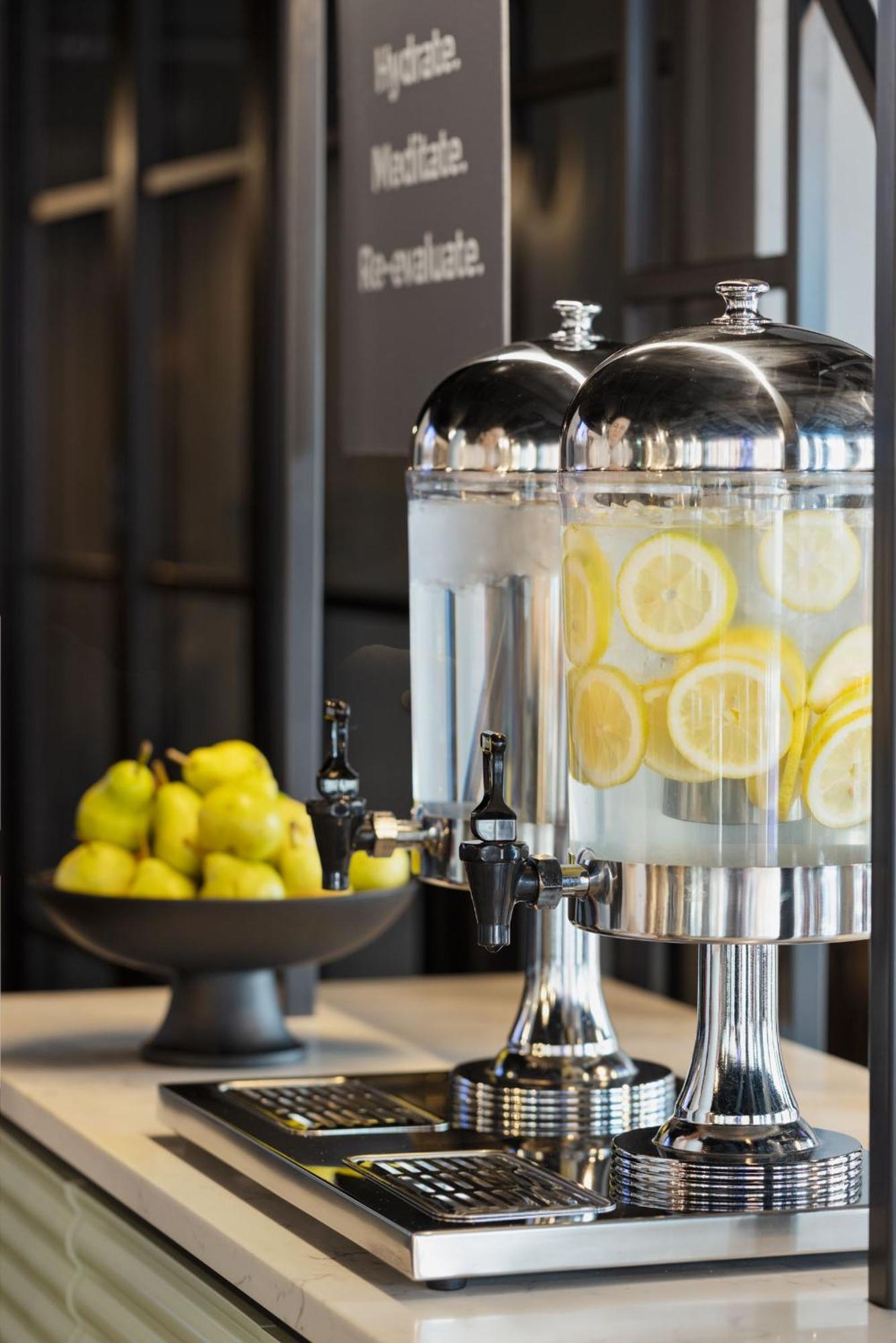 Spark By Hilton London รอมฟอร์ด ภายนอก รูปภาพ