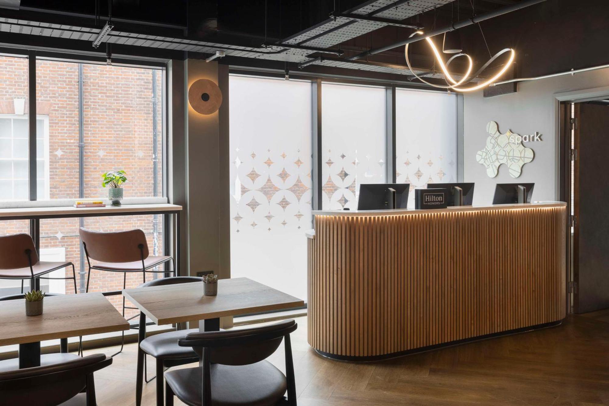 Spark By Hilton London รอมฟอร์ด ภายนอก รูปภาพ